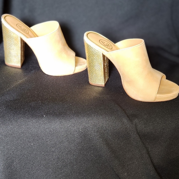 Ash Roxanne Nude Slide - Picture 4 of 8